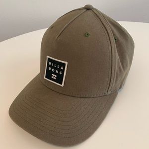 ⭐️5 for$35⭐️ Camo green Billabong snap back hat